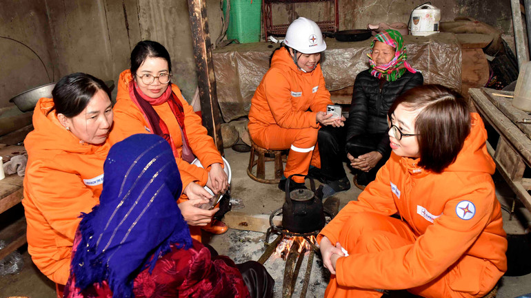 Những hoạt động hướng về cộng đồng của Công ty Điện lực Lai Châu đã chia sẻ, động viên những gia đình, những học sinh vùng khó khăn; phát huy truyền thống “tương thân tương ái”, “lá lành đùm lá rách”.