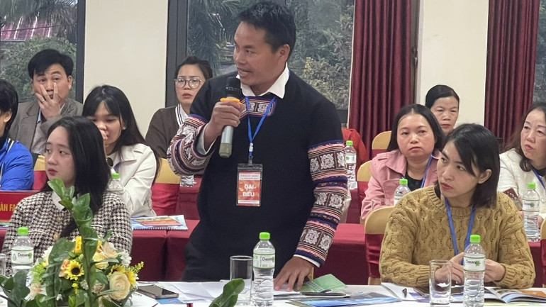 Đại diện công ty TNHH thương mại và du lịch Hello MCC, Mù Cang Chải, Yên Bái tham gia ý kiến tại buổi tọa đàm.