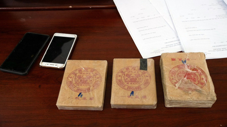 Tang vật cơ quan điều tra thu giữ khi bắt đối tượng Nguyễn Quang Tuấn. (Ảnh: Công an Lai Châu)