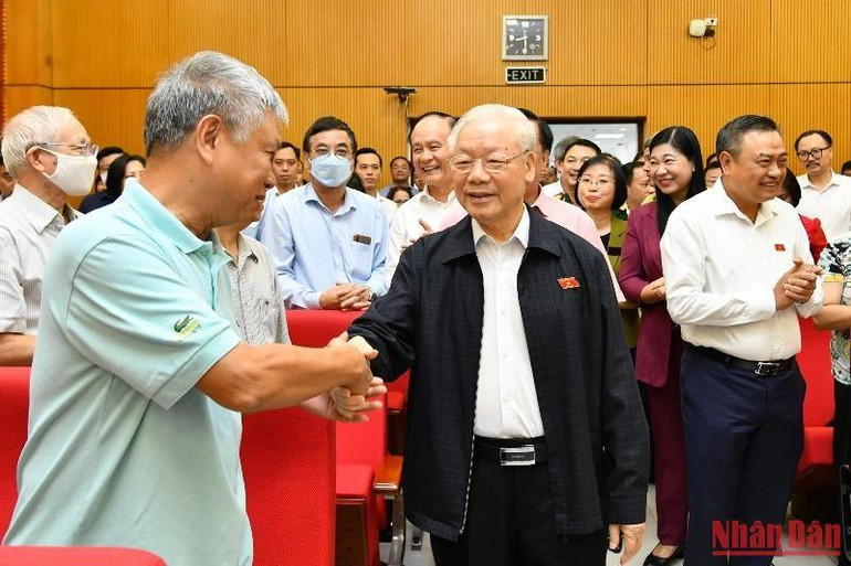 Tổng Bí thư Nguyễn Phú Trọng với cử tri các quận Hai Bà Trưng, Ba Đình và Đống Đa (Thành phố Hà Nội). (Ảnh ĐĂNG KHOA)