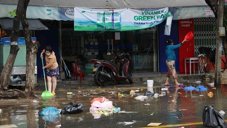 Bảo đảm lương thực, nước uống cho người dân.