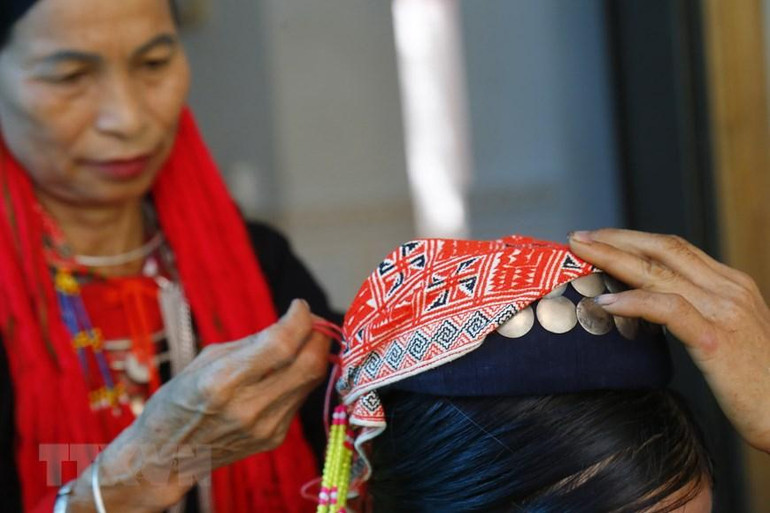 Ngắm trang phục truyền thống người Dao Thanh Y ở Tuyên Quang ảnh 3