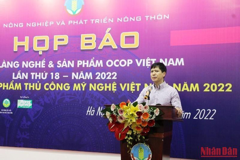 Ông Nguyễn Minh Tiến, Giám đốc Agritrade phát biểu tại cuộc họp báo.