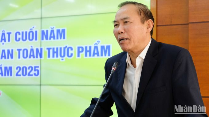 Thứ trưởng Phùng Đức Tiến cũng nhấn mạnh, thời điểm gần Tết Nguyên đán, cũng là thời điểm giao mùa, nhu cầu tiêu thụ thực phẩm tăng cao đi cùng với nguy cơ lây lan dịch bệnh động vật.
