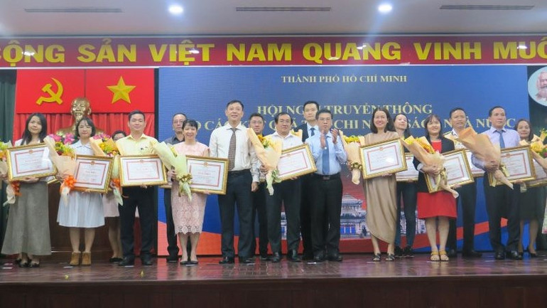 Các đơn vị có thành tích xuất sắc trong nộp ngân sách nhà nước năm 2023 được Thành phố Hồ Chí Minh khen thưởng. Các đơn vị có thành tích xuất sắc trong nộp ngân sách nhà nước năm 2023 được Thành phố Hồ Chí Minh khen thưởng.