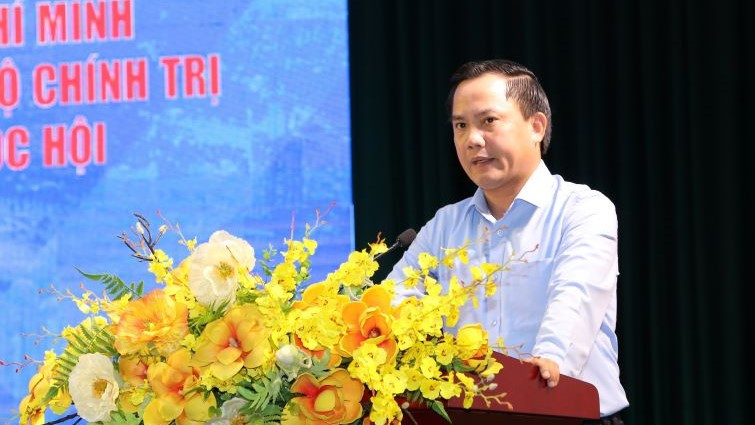 PGS,TS, Vụ trưởng Trưởng Cơ quan Thường trực Tạp chí Cộng sản tại miền trung-Tây Nguyên Trần Thọ Quang phát biểu tại hội thảo.