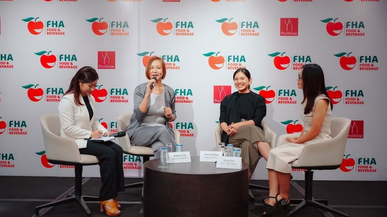 Ban tổ chức FHA-Food & Beverage chia sẻ thông tin tại họp báo.