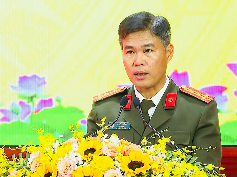 Đại tá Lê Việt Thắng, Giám đốc Công an tỉnh Yên Bái phát biểu tại hội nghị. (Ảnh THANH SƠN)