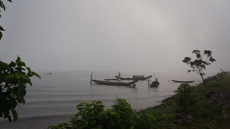 Phá Tam Giang trong sương sớm.