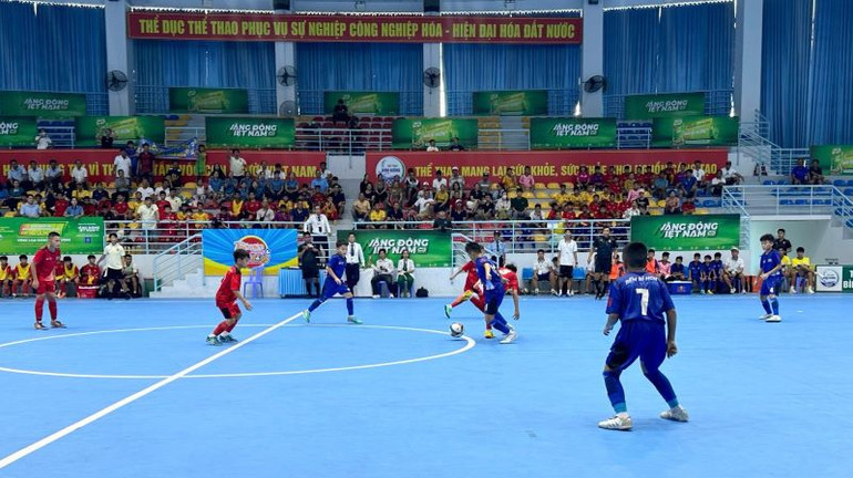 Đội U11 Bình Dương (áo xanh) chiến thắng đội U11 Bà Rịa-Vũng Tàu (áo đỏ) với tỷ số 6-2.