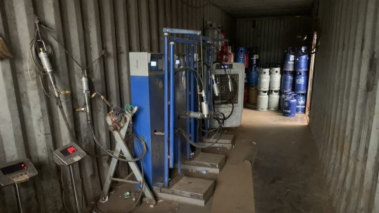 Phương tiện sang, chiết gas trái phép.