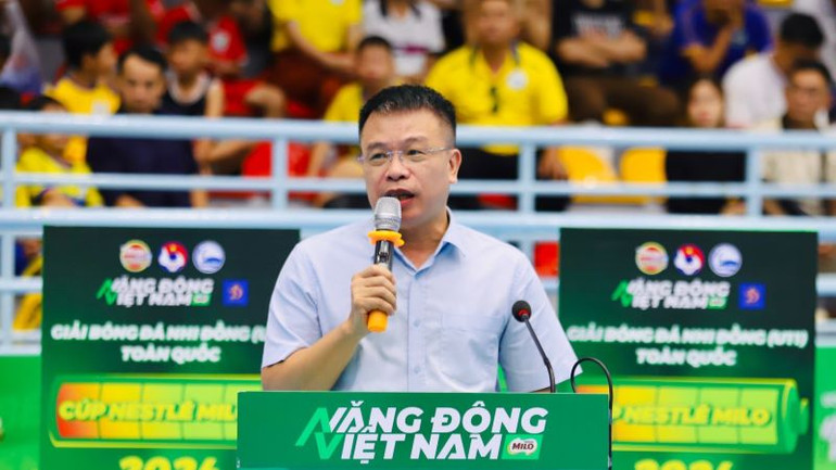 Tổng Biên tập Báo Thiếu niên Tiền phong và Nhi đồng, Trưởng Ban Tổ chức giải Nguyễn Phan Khuê phát biểu ý kiến tại lễ khai mạc.