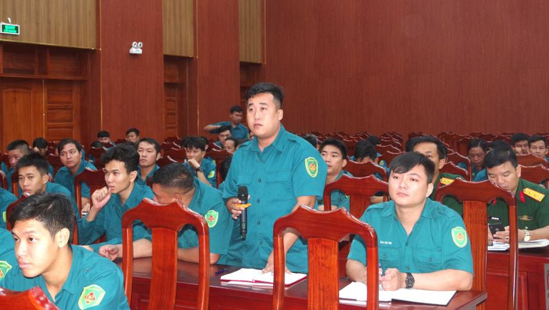 Đại biểu dự đối thoại rất hài lòng trước sự giải quyết nhanh chóng của lãnh đạo Bộ Chỉ huy Quân sự tỉnh Bình Dương.