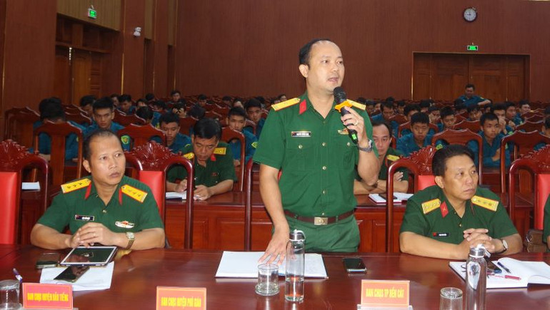 Các đồng chí dự đối thoại phát biểu ý kiến.