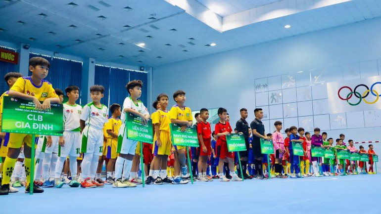 Các đội bóng tham dự vòng loại giải.