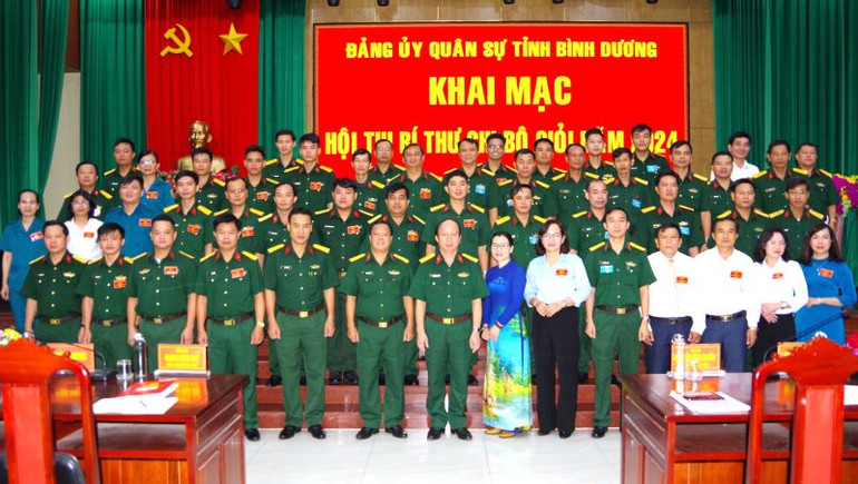 Các đại biểu và các đồng chí dự thi tại lễ khai mạc Hội thi. Các đại biểu và các đồng chí dự thi tại lễ khai mạc Hội thi.