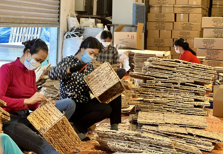 Chương trình “Mỗi xã một sản phẩm” tạo việc làm ổn định cho người dân xã Nga An, huyện Nga Sơn (Thanh Hóa). (Ảnh: HÀ PHƯƠNG) Chương trình “Mỗi xã một sản phẩm” tạo việc làm ổn định cho người dân xã Nga An, huyện Nga Sơn (Thanh Hóa). (Ảnh: HÀ PHƯƠNG)