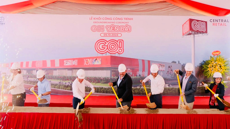 Lãnh đạo tỉnh Yên Bái tham gia lễ động thổ công trình. (Ảnh: THANH SƠN) Lãnh đạo tỉnh Yên Bái tham gia lễ động thổ công trình. (Ảnh: THANH SƠN)