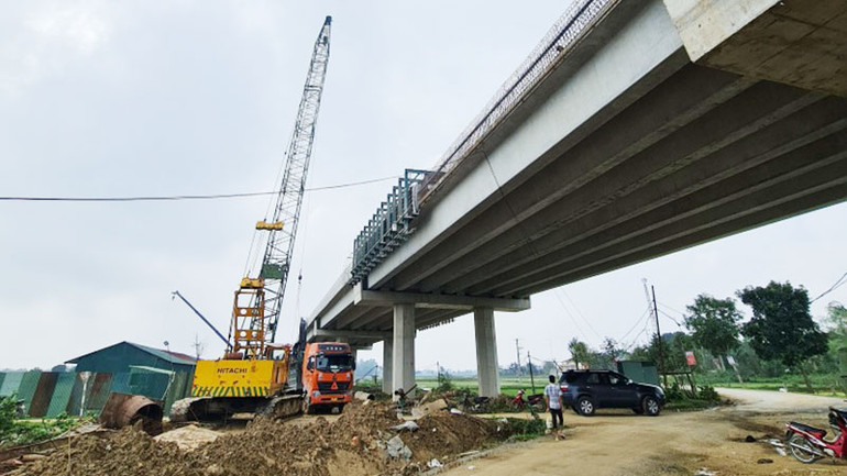 Công ty cổ phần Đầu tư và Xây dựng Thái Yên hoàn thiện những hạng mục cuối cùng trên cầu cạn phía nam cầu Hưng Đức. Công ty cổ phần Đầu tư và Xây dựng Thái Yên hoàn thiện những hạng mục cuối cùng trên cầu cạn phía nam cầu Hưng Đức.