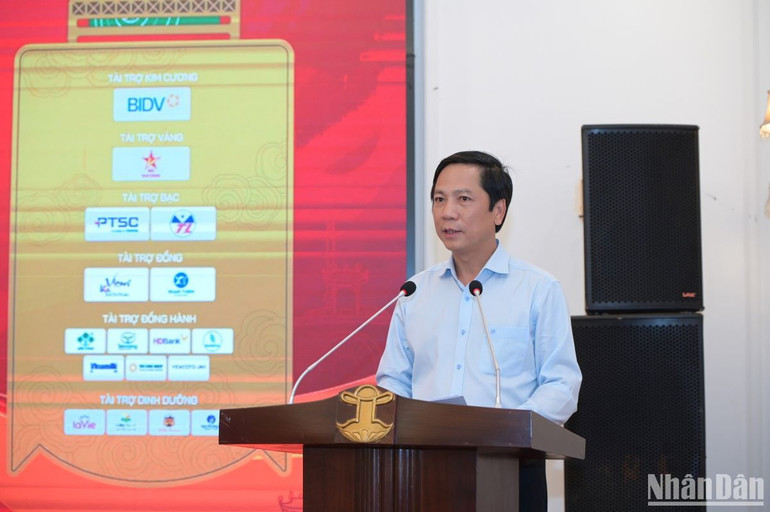 Ông Hoàng Nam, Phó Chủ tịch Ủy ban nhân dân tỉnh Quảng Trị phát biểu tại buổi họp báo.