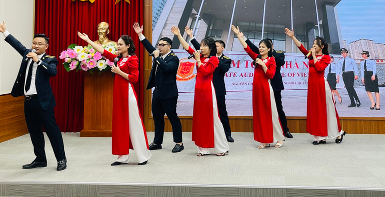 Một tiết mục văn nghệ chào mừng hội nghị.