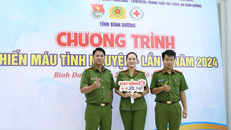 Hiến máu tình nguyện là hoạt động thường xuyên của cán bộ, chiến sĩ Công an tỉnh Bình Dương.