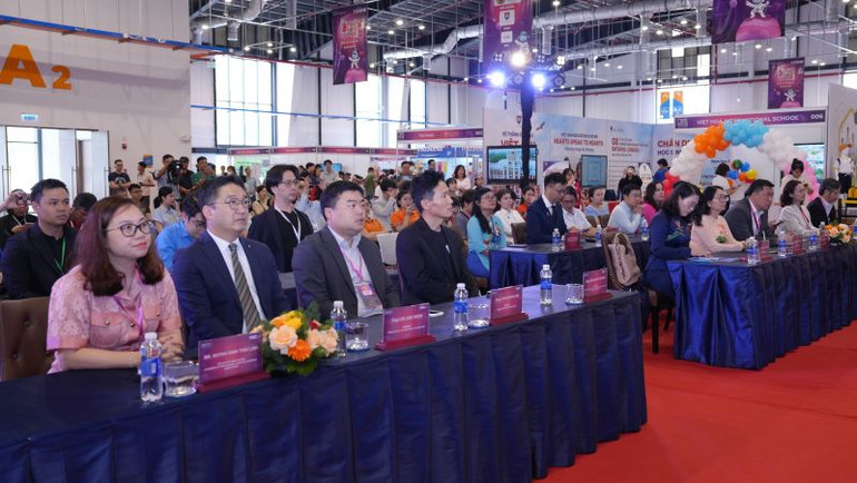 Các đại biểu dự khai mạc "Ngày hội Nhân vật biểu tượng và Bản quyền Việt Nam - Hàn Quốc 2024”