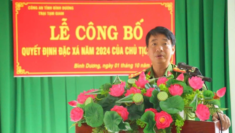 Đại tá Nguyễn Thanh Điệp, Phó Giám đốc Công an tỉnh Bình Dương phát biểu ý kiến tại buổi trao quyết định đặc xá cho phạm nhân.