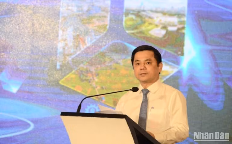 Phó Chủ tịch Liên minh Hợp tác xã Việt Nam Nguyễn Văn Thịnh cho rằng, cần giải quyết được các thách thức, điểm nghẽn về hợp tác và liên kết vùng ở các địa phương. Phó Chủ tịch Liên minh Hợp tác xã Việt Nam Nguyễn Văn Thịnh cho rằng, cần giải quyết được các thách thức, điểm nghẽn về hợp tác và liên kết vùng ở các địa phương.