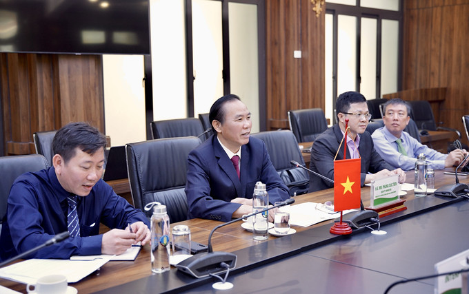 Thứ trưởng Phùng Đức Tiến nhận định hợp tác giữa Việt Nam với Liên minh Kinh tế Á-Âu nói chung và đặc biệt là Belarus đang có chuyển biến tích cực. Thứ trưởng Phùng Đức Tiến nhận định hợp tác giữa Việt Nam với Liên minh Kinh tế Á-Âu nói chung và đặc biệt là Belarus đang có chuyển biến tích cực.