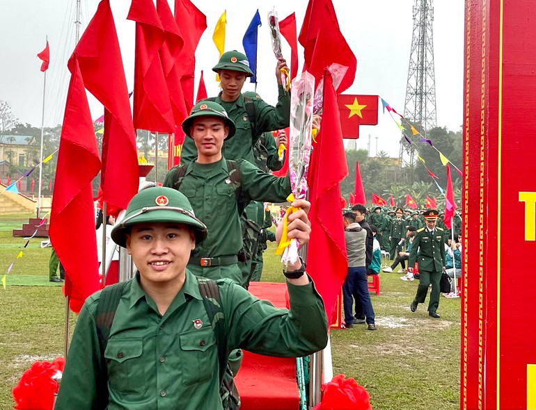 Thanh niên Yên Bái hăng hái lên đường bảo vệ Tổ quốc.