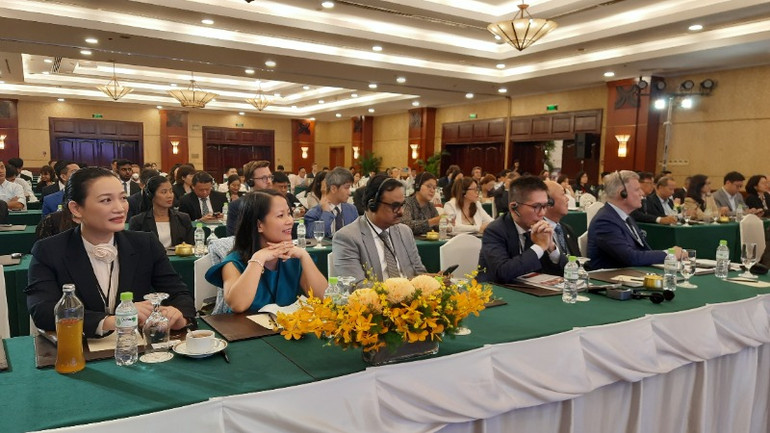 Các đại biểu tham dự hội thảo.