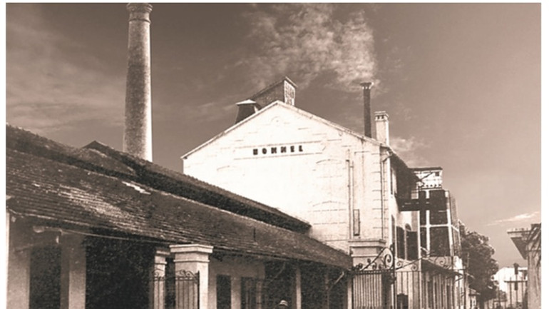 Nhà máy Bia Hommel (Pháp) vào những năm 1890. Nhà máy Bia Hommel (Pháp) vào những năm 1890.