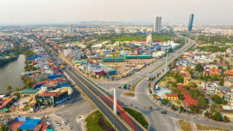 Nút giao thông trọng điểm trên tuyến đường vận tải quan trọng nối Hải Phòng với Hà Nội và các tỉnh phía bắc. (Ảnh: ĐÀM THANH) Nút giao thông trọng điểm trên tuyến đường vận tải quan trọng nối Hải Phòng với Hà Nội và các tỉnh phía bắc. (Ảnh: ĐÀM THANH)