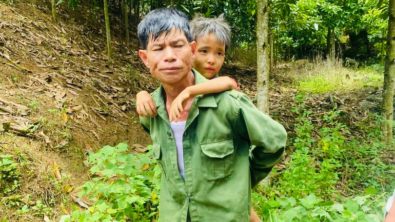 Cháu L được tìm thấy. (Ảnh do người dân cung cấp)