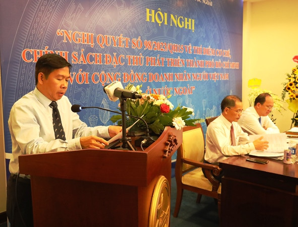 Phó Giám đốc Sở Kế hoạch và Đầu tư thành phố Đào Minh Chánh giới thiệu chính sách thu hút đầu tư của thành phố.