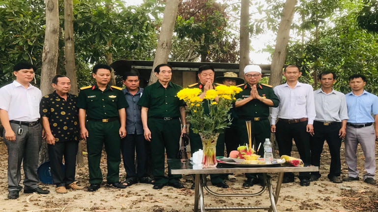 Ban Liên lạc Cựu chiến binh Sư đoàn 1 (Quân giải phóng miền nam Việt Nam) cùng cấp ủy, chính quyền địa phương tại lễ động thổ khởi công công trình.