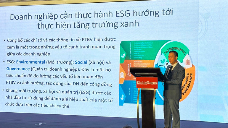 Tiến sĩ Nguyễn Quốc Việt, Viện Nghiên cứu kinh tế và chính sách (VEPR) trình bày ý kiến tại Diễn đàn.