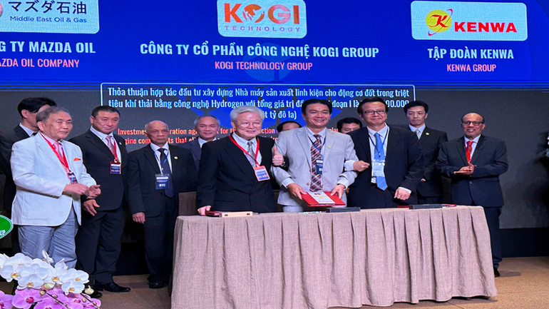 Đại diện Tập đoàn KOGI và các đối tác ký kết hợp tác-đầu tư chiến lược triển khai Dự án xây dựng Nhà máy sản xuất linh kiện cho động cơ đốt trong triệt tiêu khí thải bằng công nghệ Hydrogen. Đại diện Tập đoàn KOGI và các đối tác ký kết hợp tác-đầu tư chiến lược triển khai Dự án xây dựng Nhà máy sản xuất linh kiện cho động cơ đốt trong triệt tiêu khí thải bằng công nghệ Hydrogen.