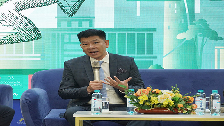 Ông Lê Hữu Nghĩa chia sẻ kinh nghiệm khởi nghiệp.