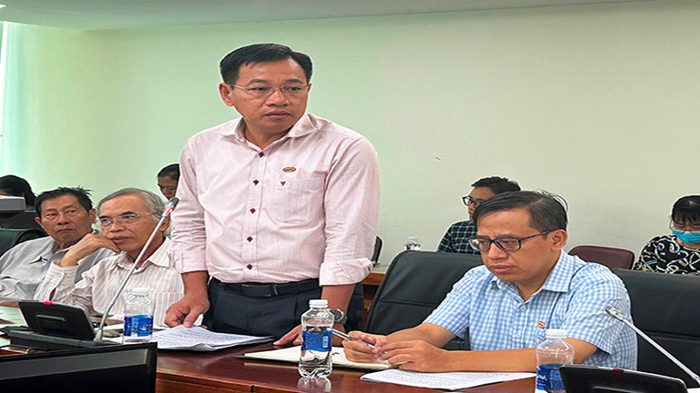 Phó Tổng Giám đốc Tổng Công ty Thương mại Sài Gòn (SATRA) Hà Ngọc Sơn đề xuất một số giải pháp tại buổi làm việc