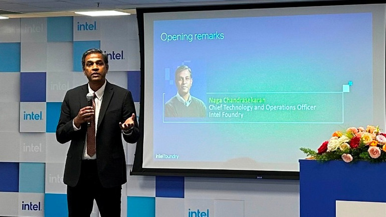 Ông Naga Chandrasekaran, Phó Chủ tịch điều hành, Giám đốc Công nghệ và Vận hành, Tổng Giám đốc của Intel Foundry, phát biểu tại hội nghị.