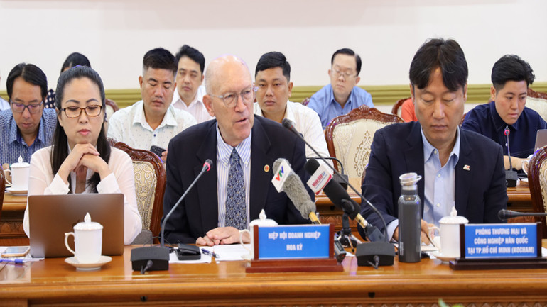 Đại diện Hiệp hội Thương mại Hoa Kỳ tại Việt Nam phát biểu ý kiến.