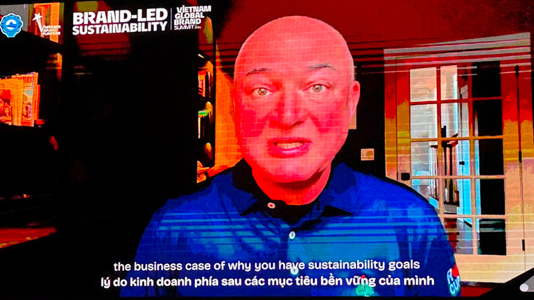 Ông Alan Jope, cựu Tổng Giám đốc điều hành tập đoàn Unilever chia sẻ ý kiến trực tuyến từ Mỹ.