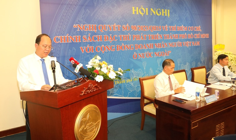 Phó Bí thư Thành ủy thành phố Nguyễn Hồ Hải phát biểu tại hội nghị.