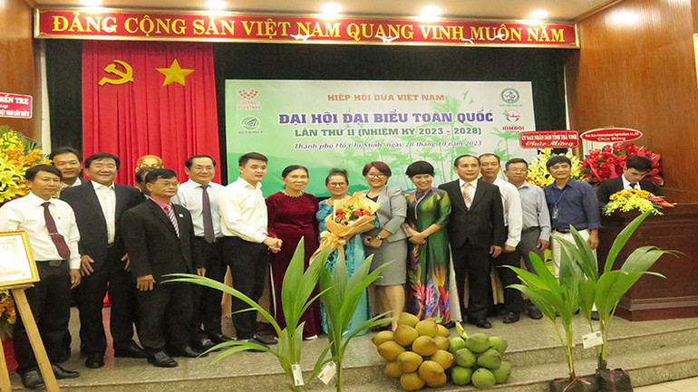 Ban Chấp hành Hiệp hội Dừa Việt Nam nhiệm kỳ 2023-2028 ra mắt