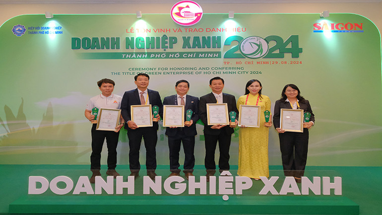 Tổng Công ty Thương mại Sài Gòn-TNHH Một thành viên và các đơn vị thành viên nhận danh hiệu “Doanh nghiệp xanh Thành phố Hồ Chí Minh” năm 2024
