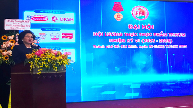 Chủ tịch Hội Lương thực-Thực phẩm Thành phố Hồ Chí Minh Lý Kim Chi phát biểu tại Đại hội lần thứ VI, nhiệm kỳ 2023-2028