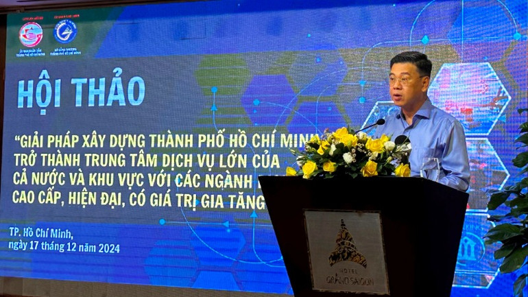 Phó Chủ tịch Ủy ban nhân dân Thành phố Hồ Chí Minh Nguyễn Văn Dũng phát biểu, gợi ý một số chủ đề thảo luận tại hội thảo.