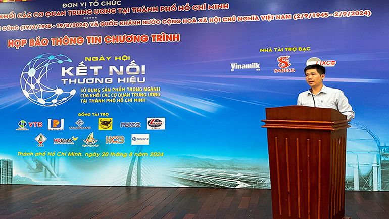 Đồng chí Cao Văn Đức, Trưởng Ban Tuyên giáo Đảng ủy Khối, giới thiệu những nội dung chính của Ngày hội